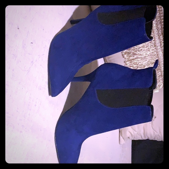 Guess - Picture 1 of 4